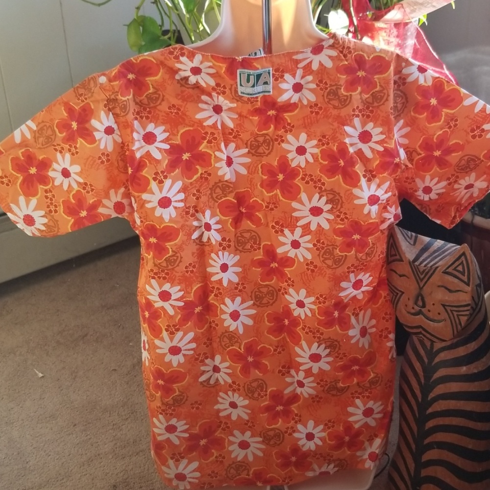 Scrub Top***NEW*** - Picture 2 of 3